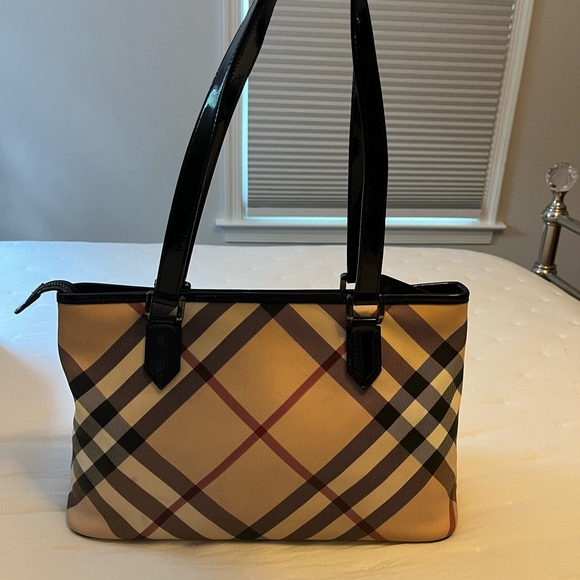 SALE 🖤 Burberry Coated Canvas/Patent Leather Tote - Picture 2 of 16